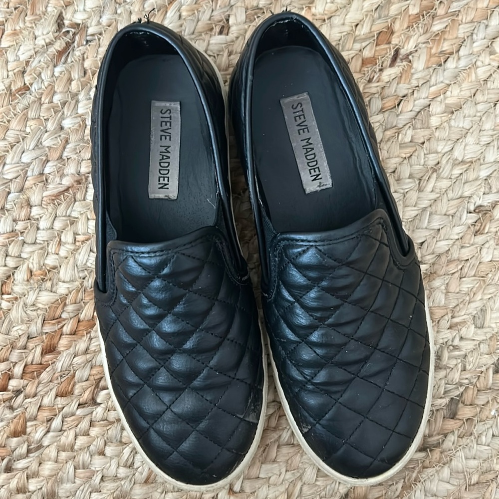 Steve Madden black slide ons